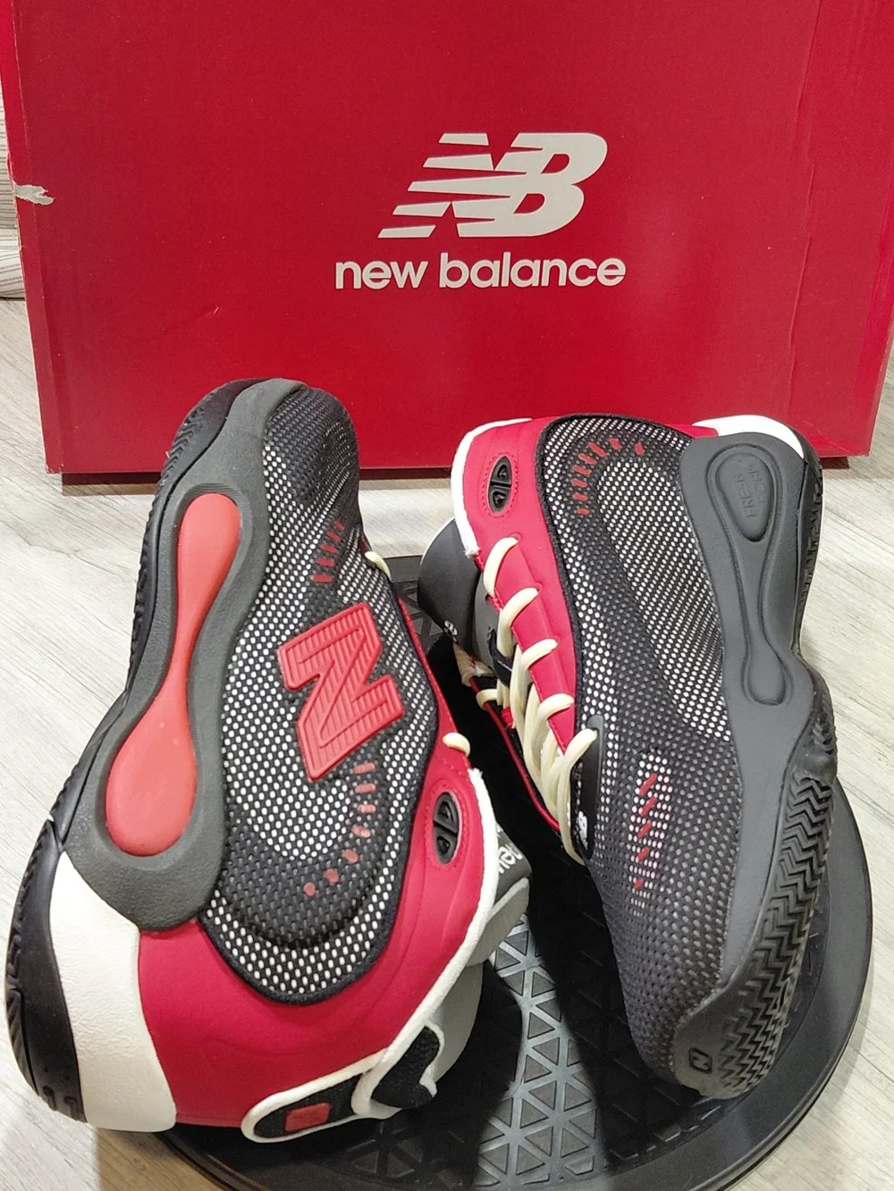 New Balance Men's P400 Black Team Red Athletic Performance Bball Shoes SIZE M11